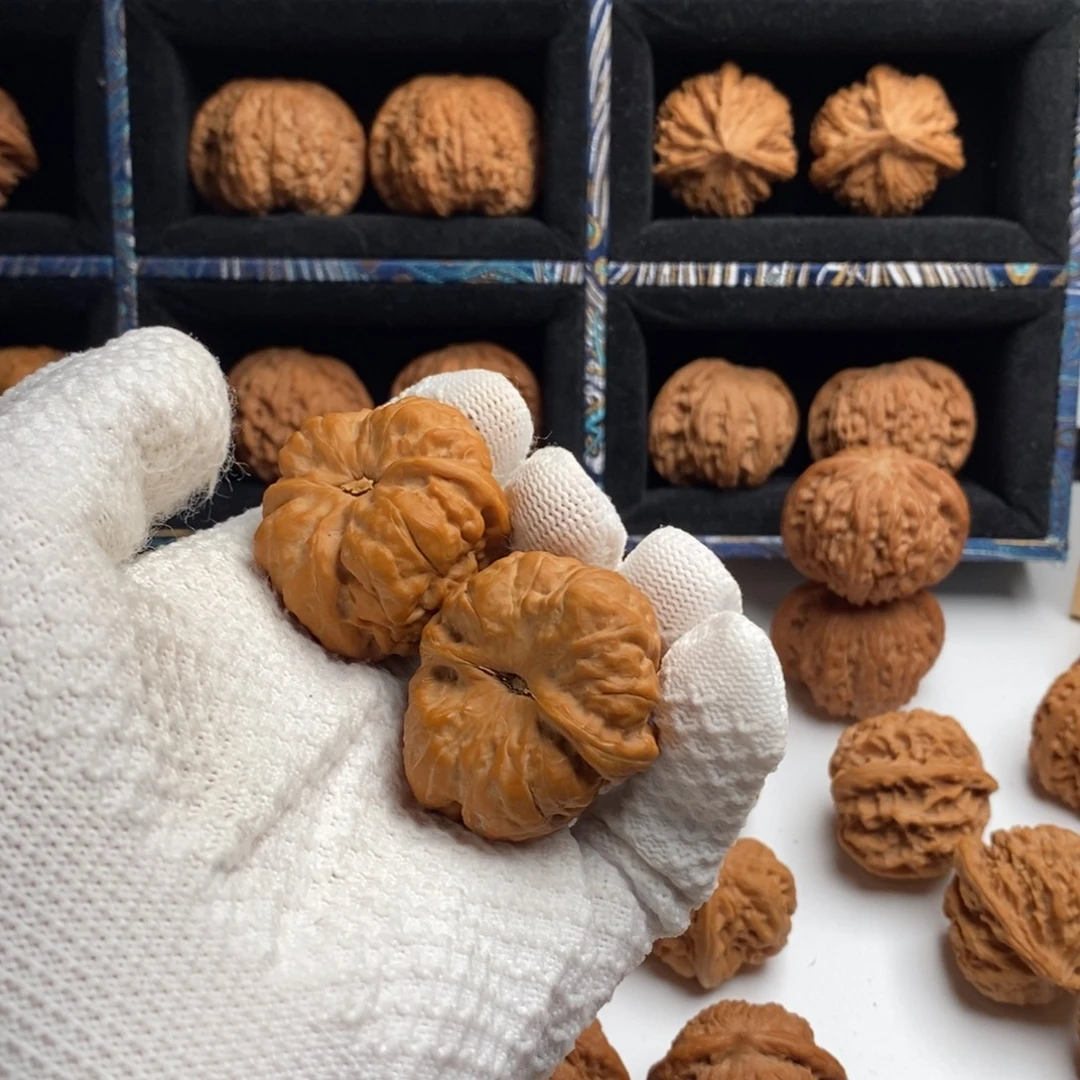 里***予文玩核桃吊坠蛤蟆头