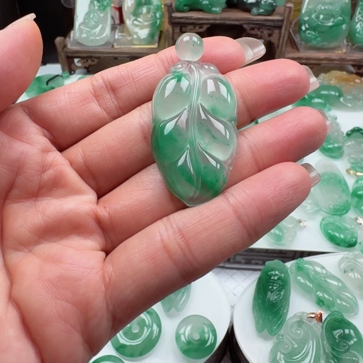 石英质玉未镶嵌颈饰快***?