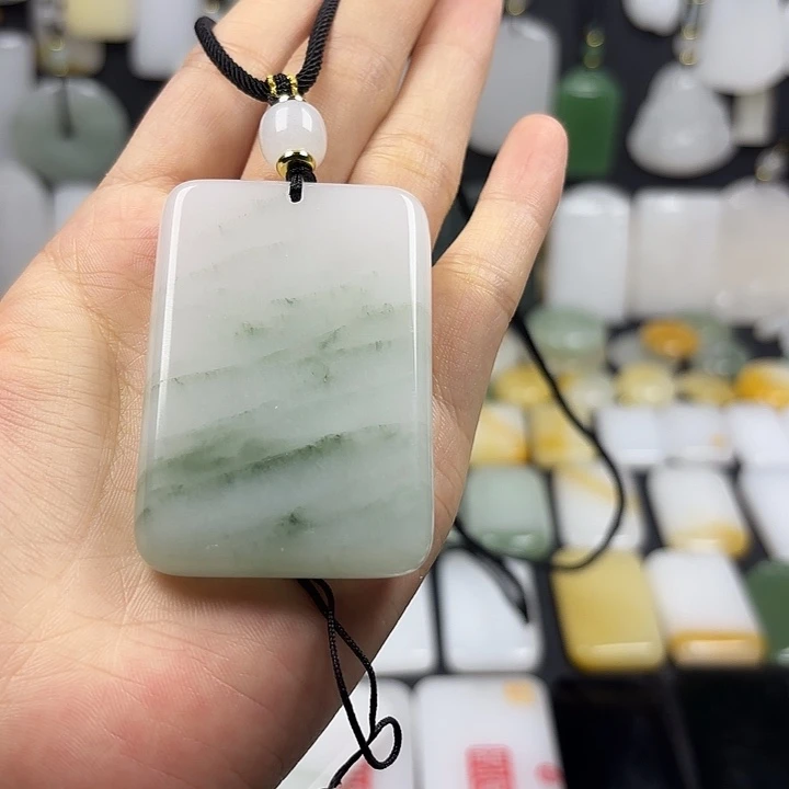 颈饰未镶嵌石英质玉