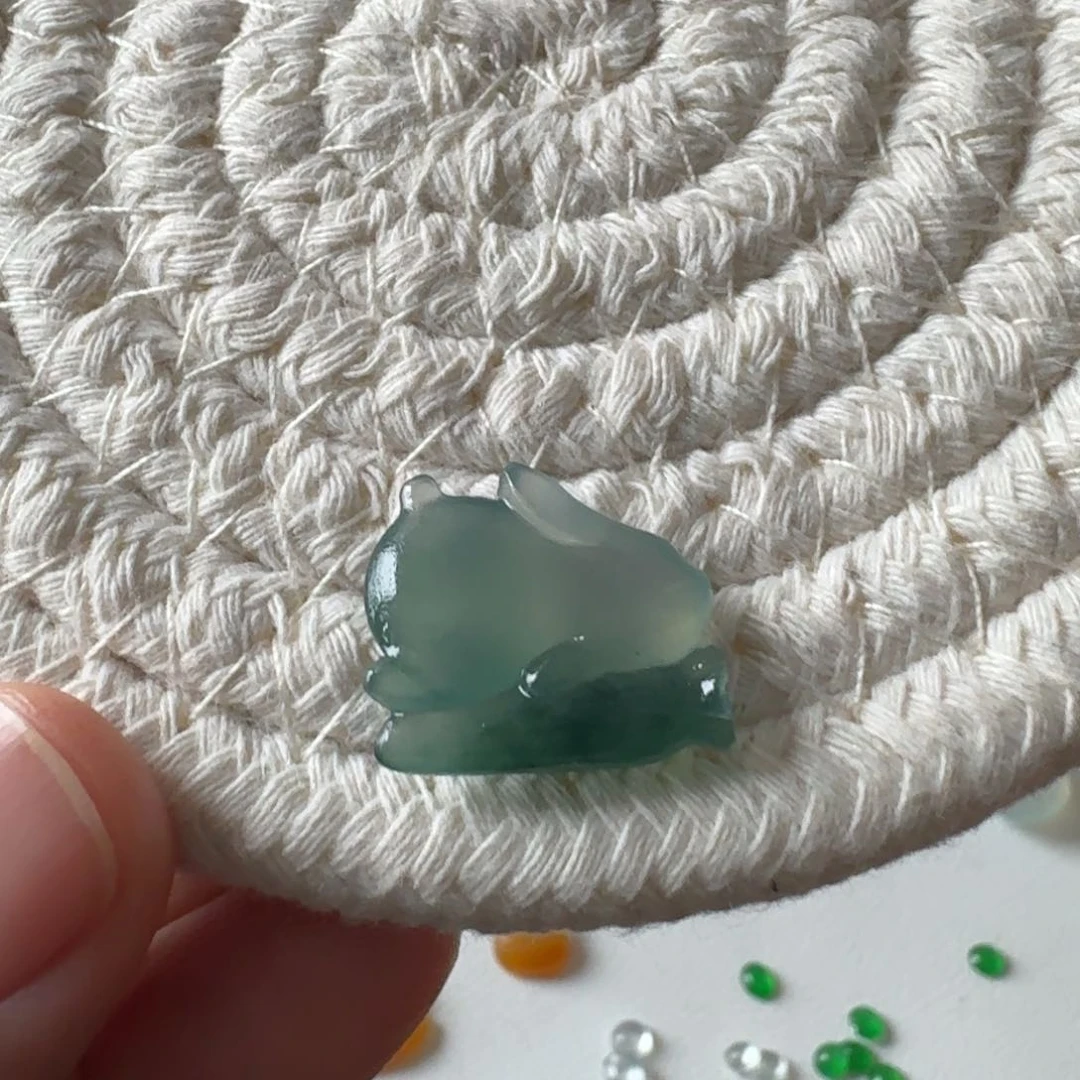 定制翡翠未镶嵌兔子