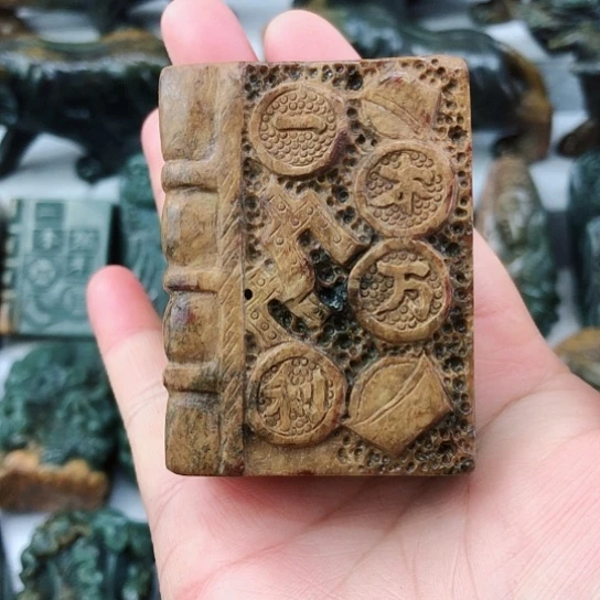 岫岩河磨玉（透闪石质玉）未镶嵌把件