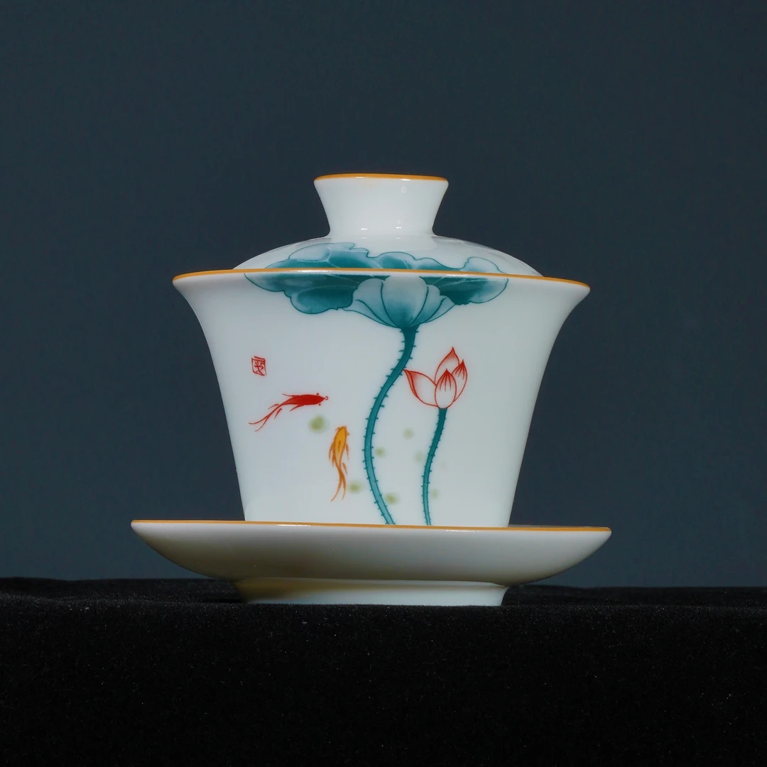 家用陶瓷盖碗绘鱼戏莲间三才盖碗中式手工高级茶具茶碗容量150CC