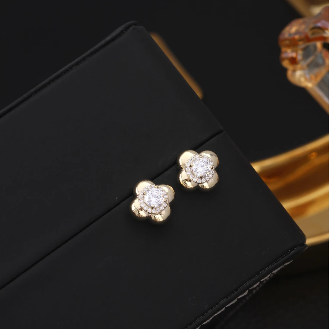 铜合金耳饰 《货号8777》烟花锆四叶草耳环