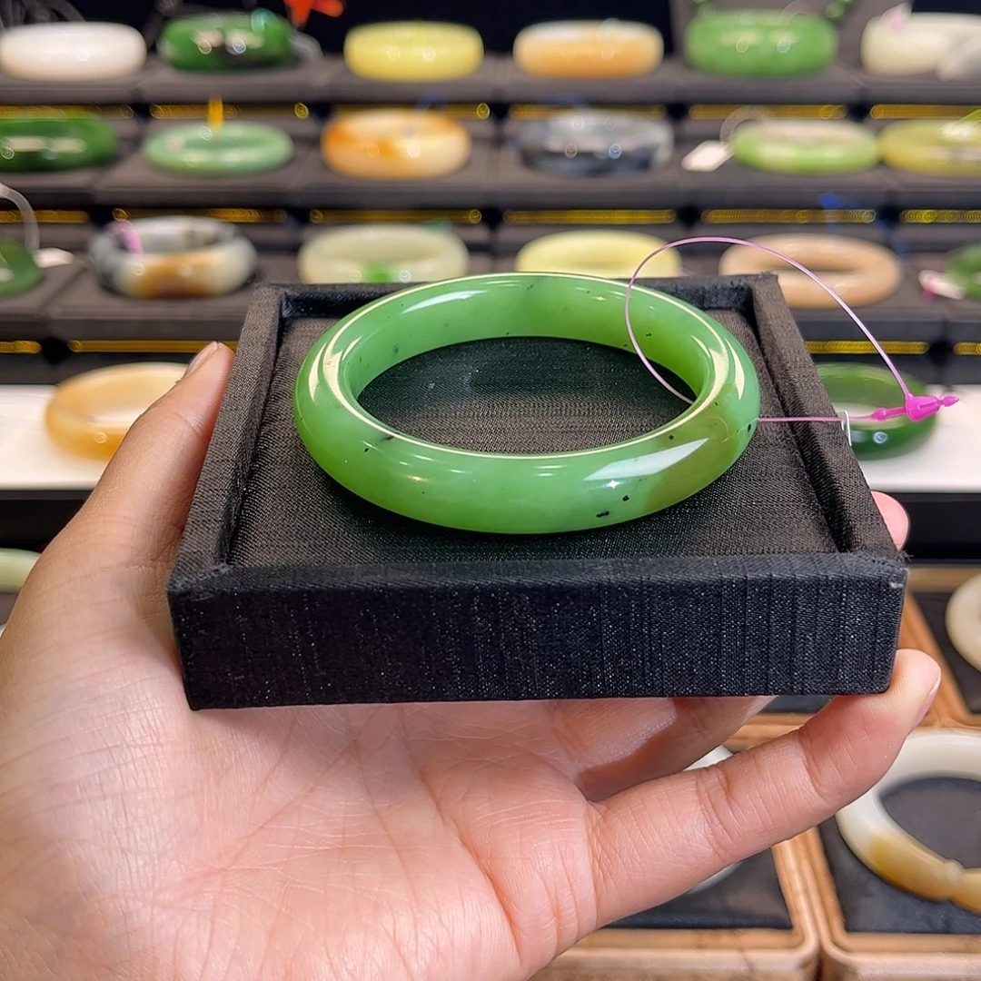 和田玉未镶嵌手镯苹果绿56+