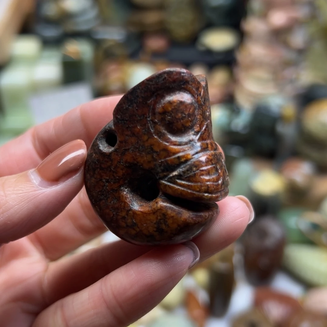 岫岩河磨玉（透闪石质玉）未镶嵌颈饰河磨玉猪龙