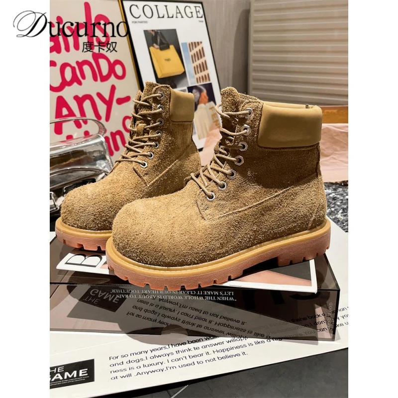 欧洲站磨砂时尚大头卡皮巴拉系带工装大黄机车马丁网红马丁靴靴子
