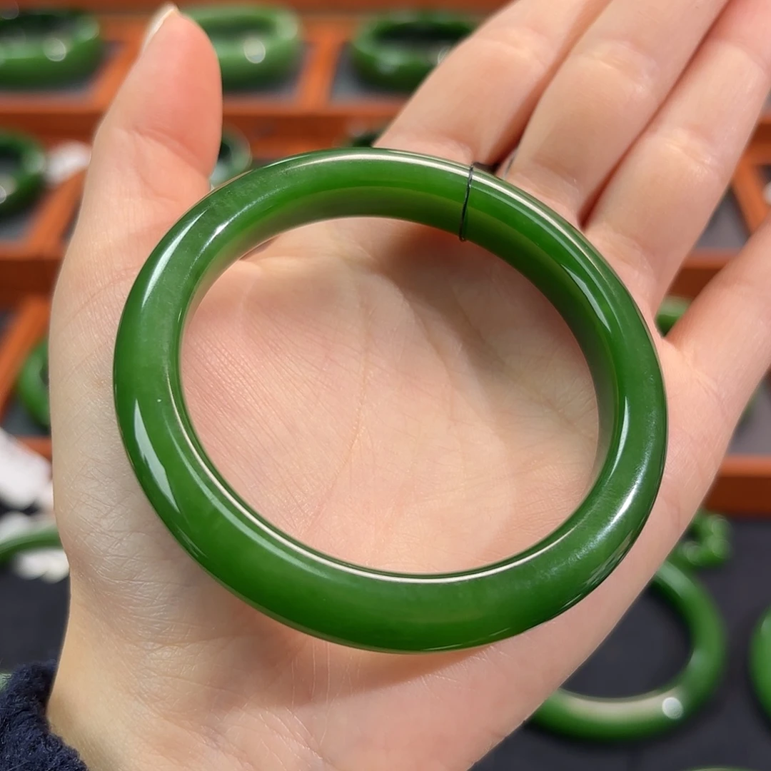 和田玉（碧玉）未镶嵌手镯果绿