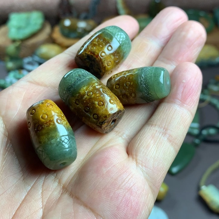 翡翠未镶嵌吊坠(赠链)冰**莉