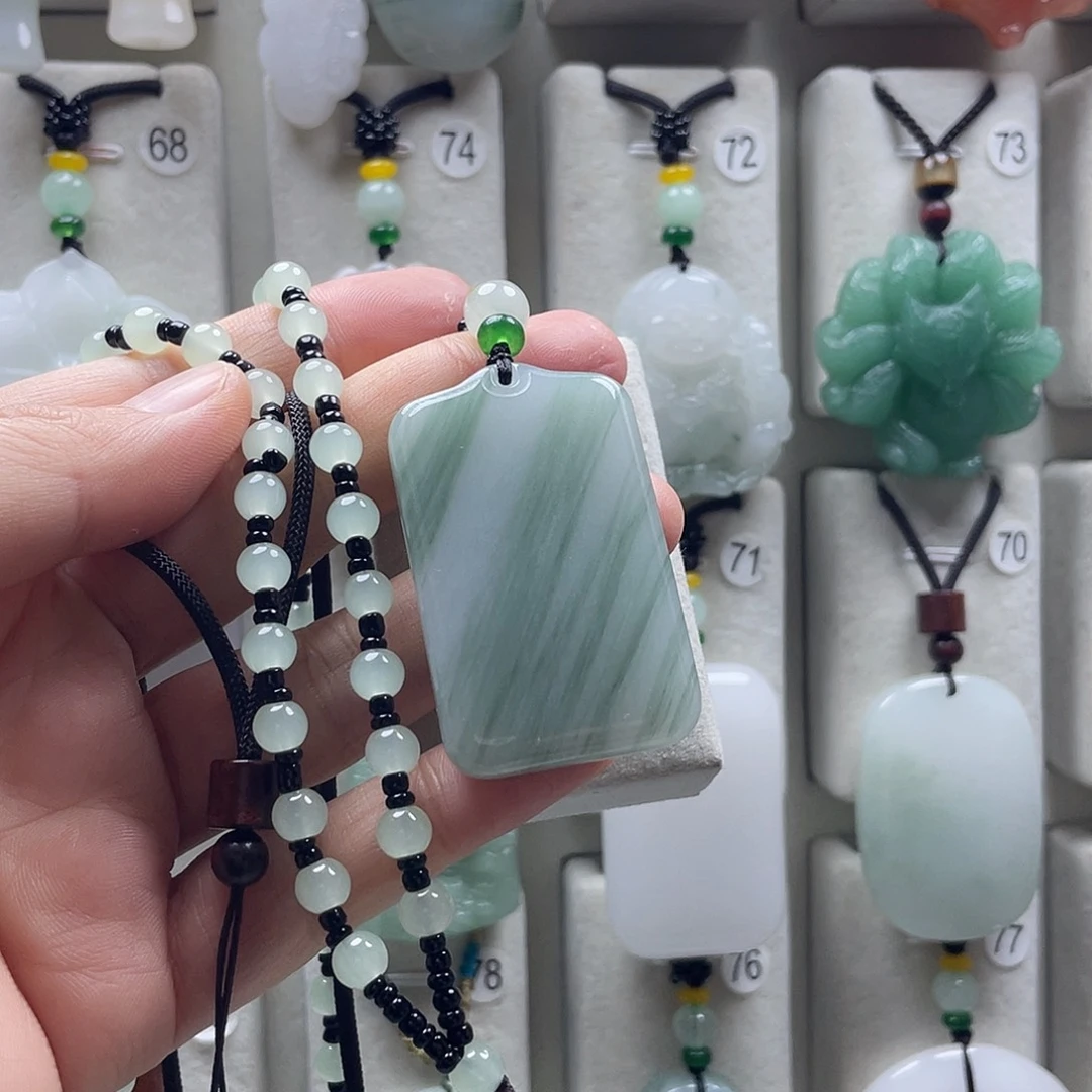 石英质玉（金丝玉）未镶嵌颈饰