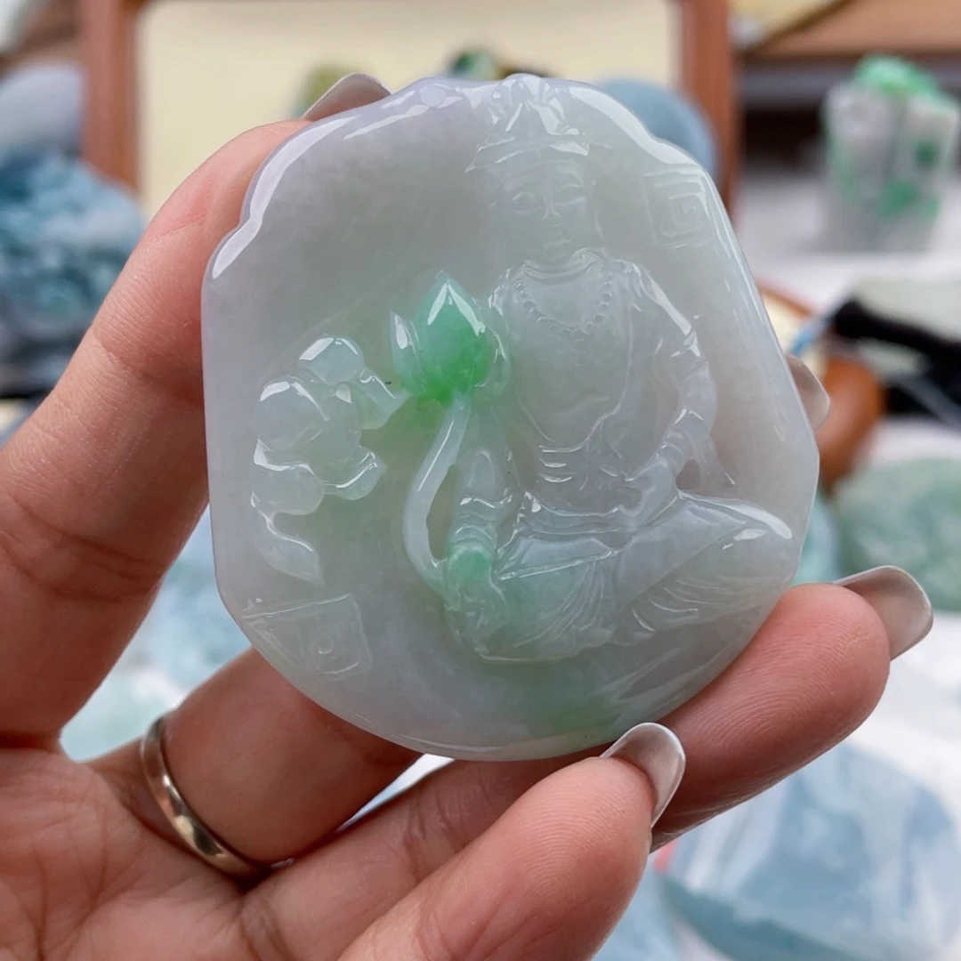 翡翠未镶嵌颈饰观音