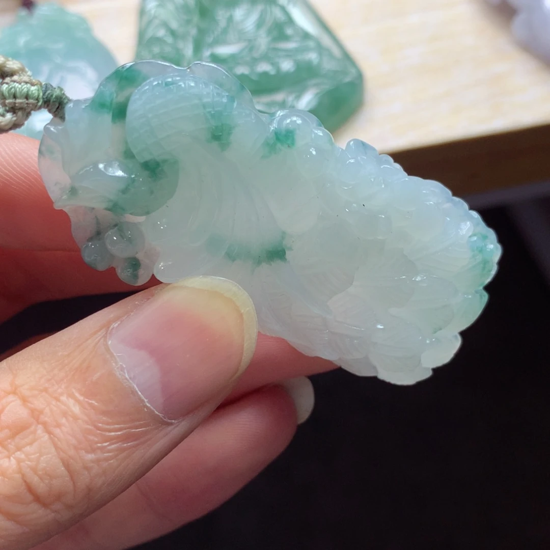 翡翠未镶嵌颈饰吊坠