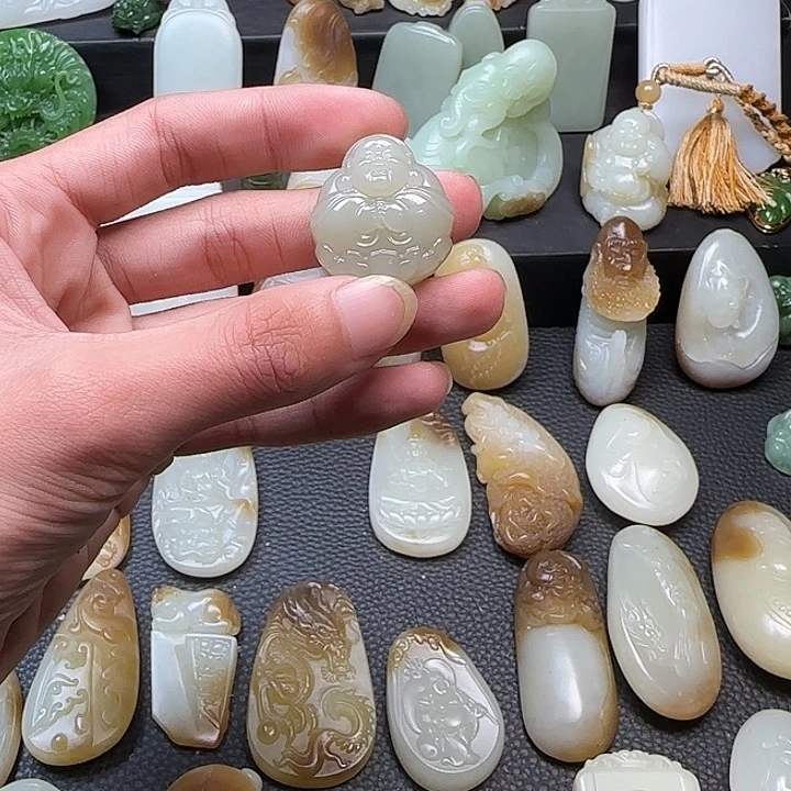 和田玉未镶嵌颈饰