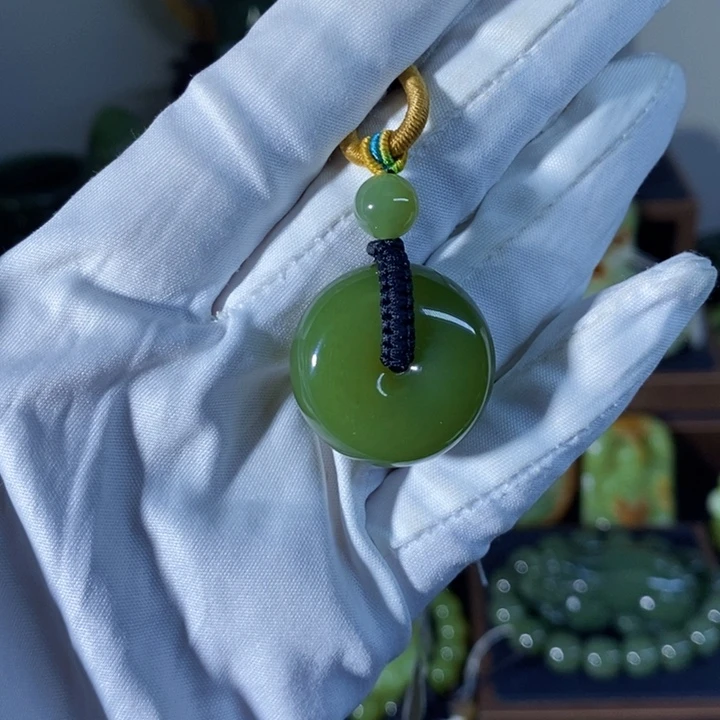 吊坠(赠链)未镶嵌和田玉华**哥