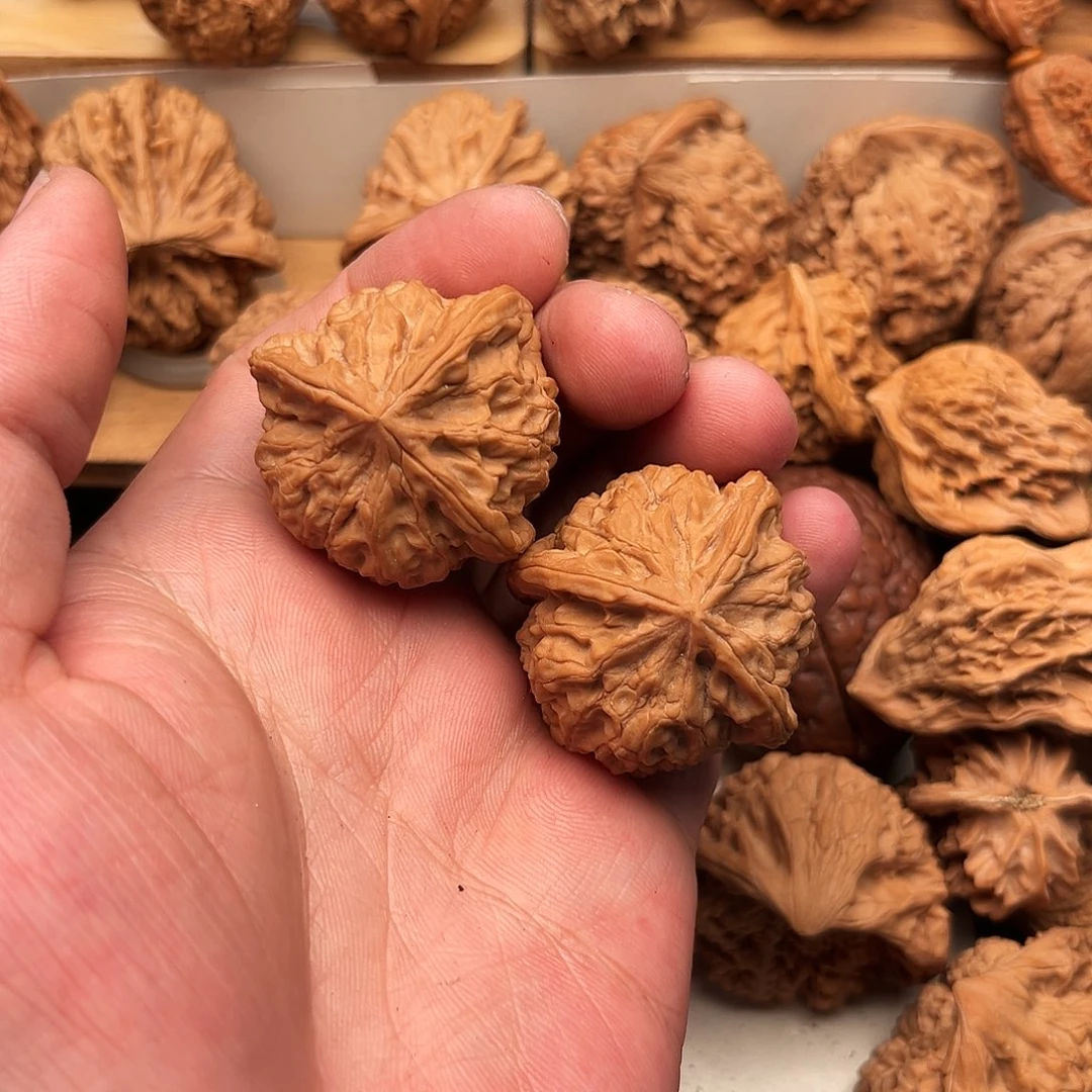 与****吊坠文玩核桃三愣