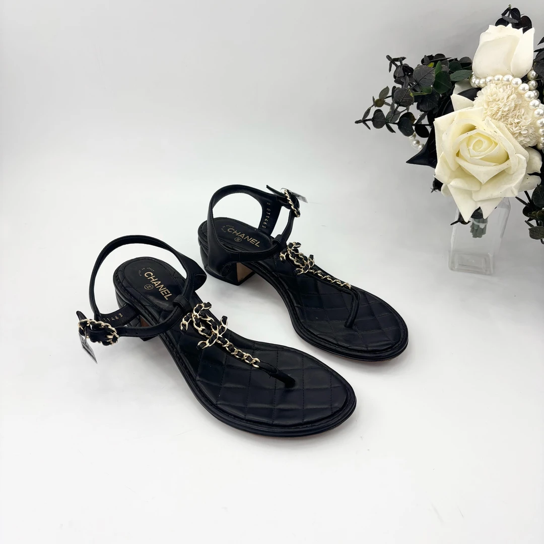 95新 Chanel/香奈儿 37码/皮穿链双c矮跟凉鞋/p0362