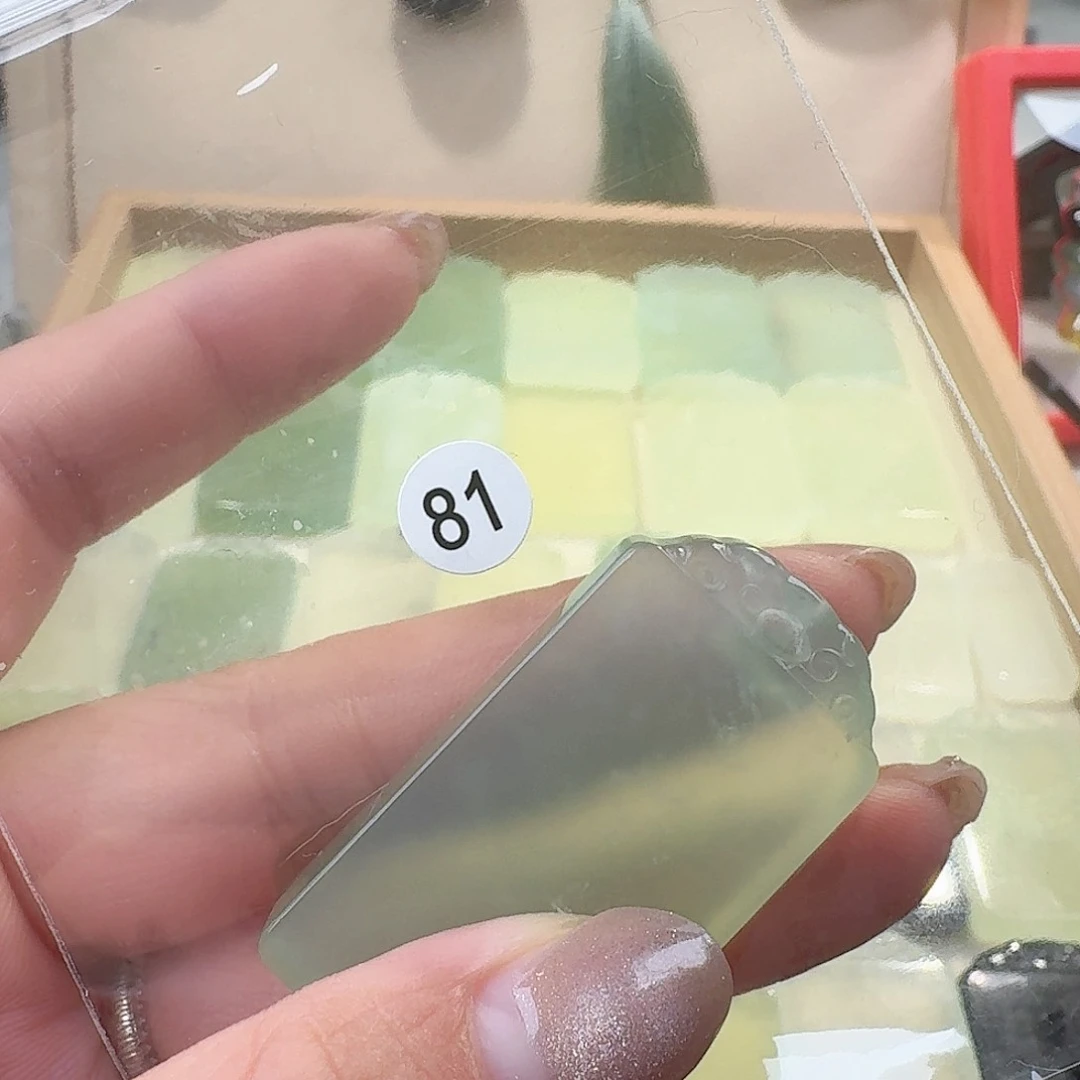 蛇纹石玉颈饰合金精美礼品