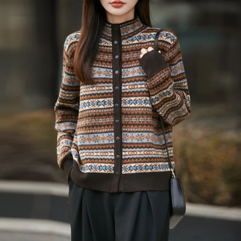 秋冬上新～25年浣熊绒费尔岛印花条纹复古高领开衫