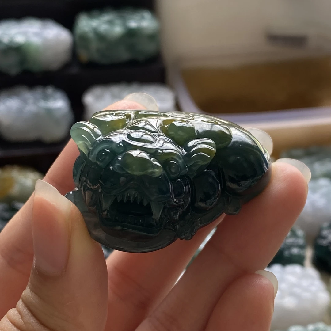 天然翡翠A货俏色飘黄貔貅仿古吊坠 皮丘 皮球 男女款精雕挂件