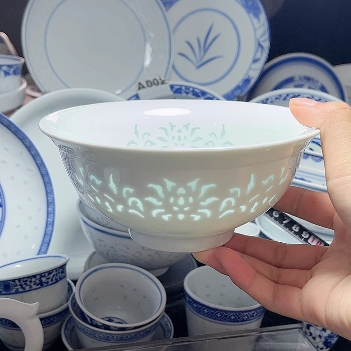 碗隐青雕塑缠枝莲六寸面碗