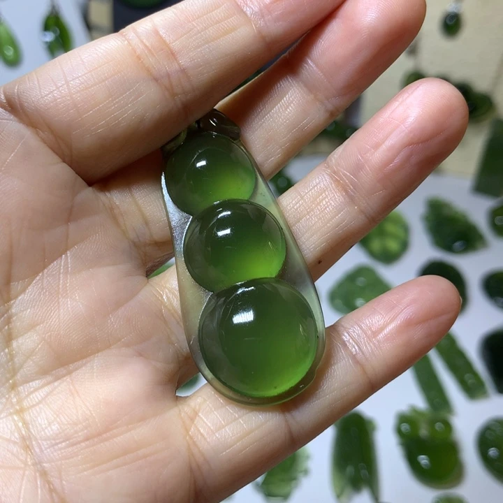 岫玉颈饰未镶嵌青*吊坠