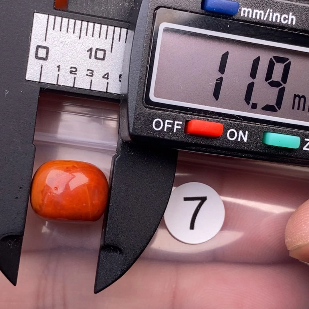 南红玛瑙未镶嵌配饰有瑕疵