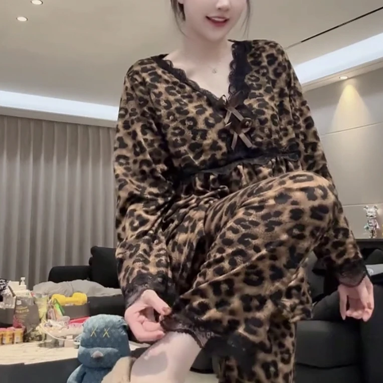 秋冬新款德绒豹纹蕾丝宽松大码女式保暖可外穿睡衣套装
