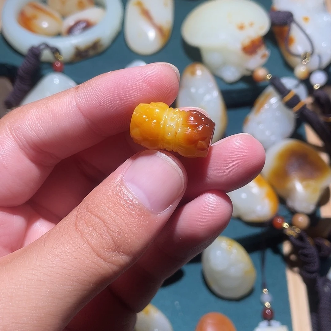 和田玉未镶嵌车挂