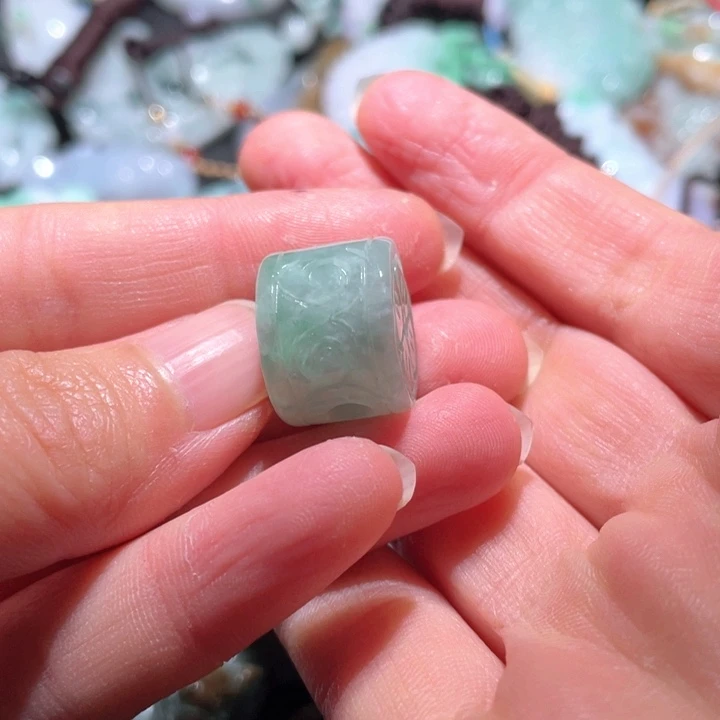 【闪购商品】翡翠颈饰未镶嵌天然翡翠