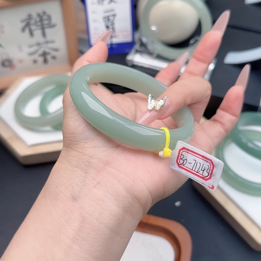 石英质玉未镶嵌手镯62