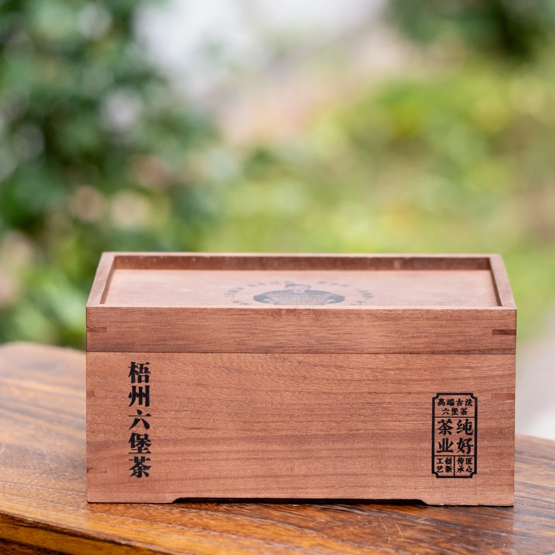 徐小敏（03花旗参白纸砖） 双蒸双压 纯好六堡茶