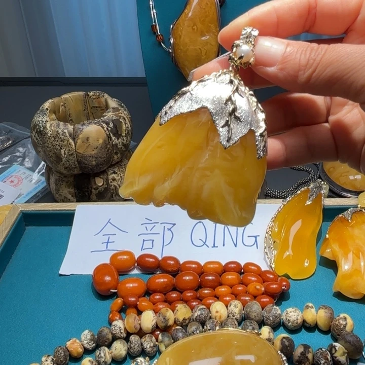 琥珀未镶嵌颈饰波兰设计
