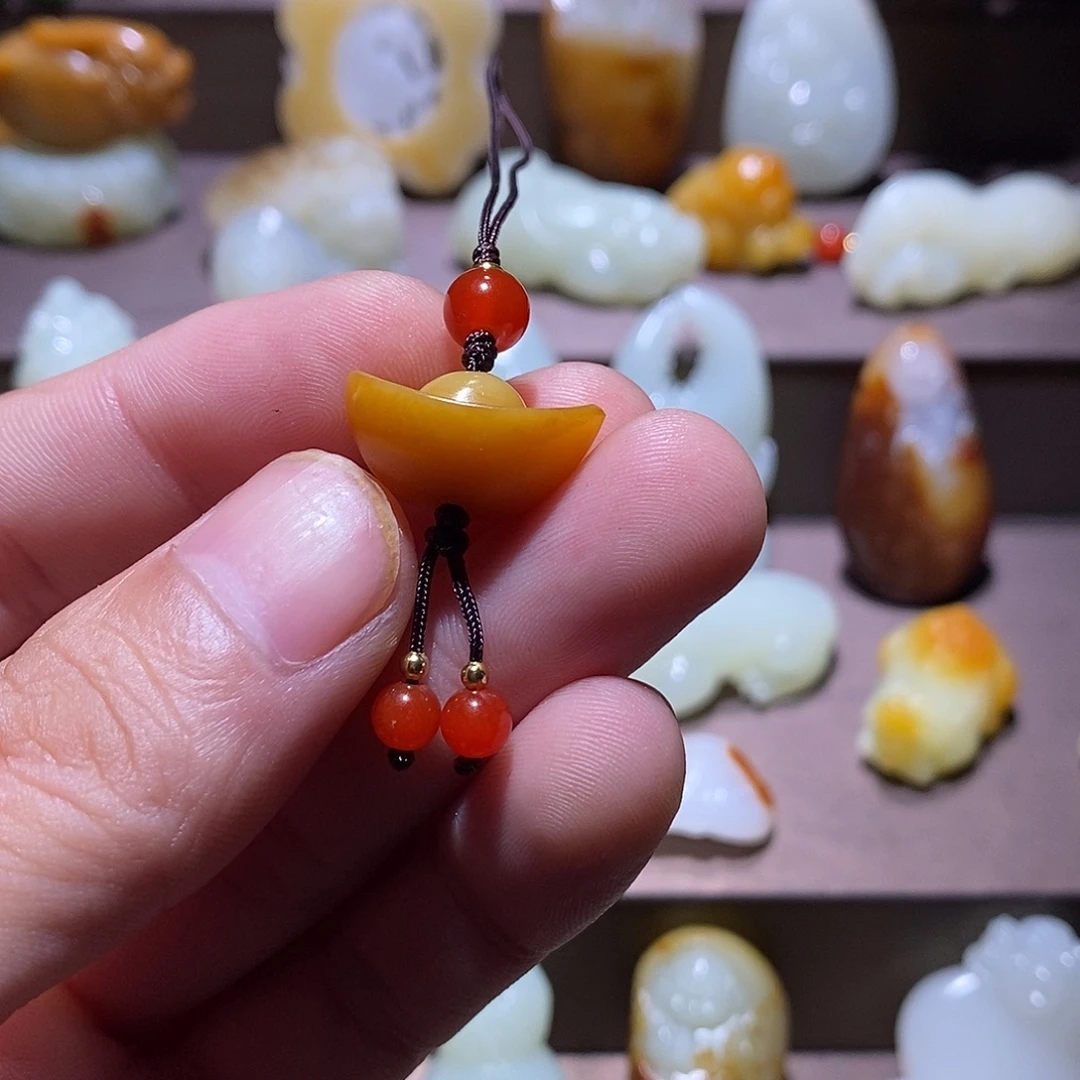 和田玉未镶嵌车挂