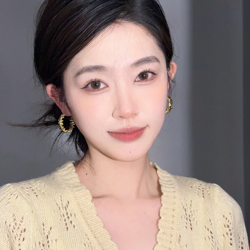 oushipei/欧诗佩 铜合金耳饰 独特小众设计金色不规则碎银感耳圈