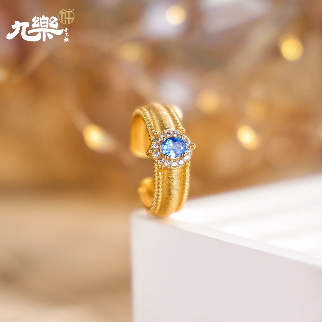 九乐 925银合成锆石戒指 浅蓝白色拉丝鸽子蛋戒指