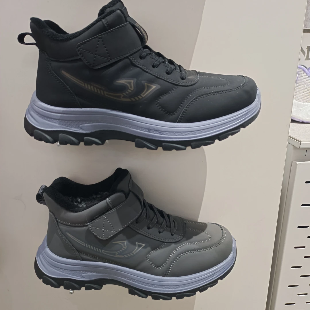 男士冬季加绒保暖高帮厚底防水防滑雪地靴