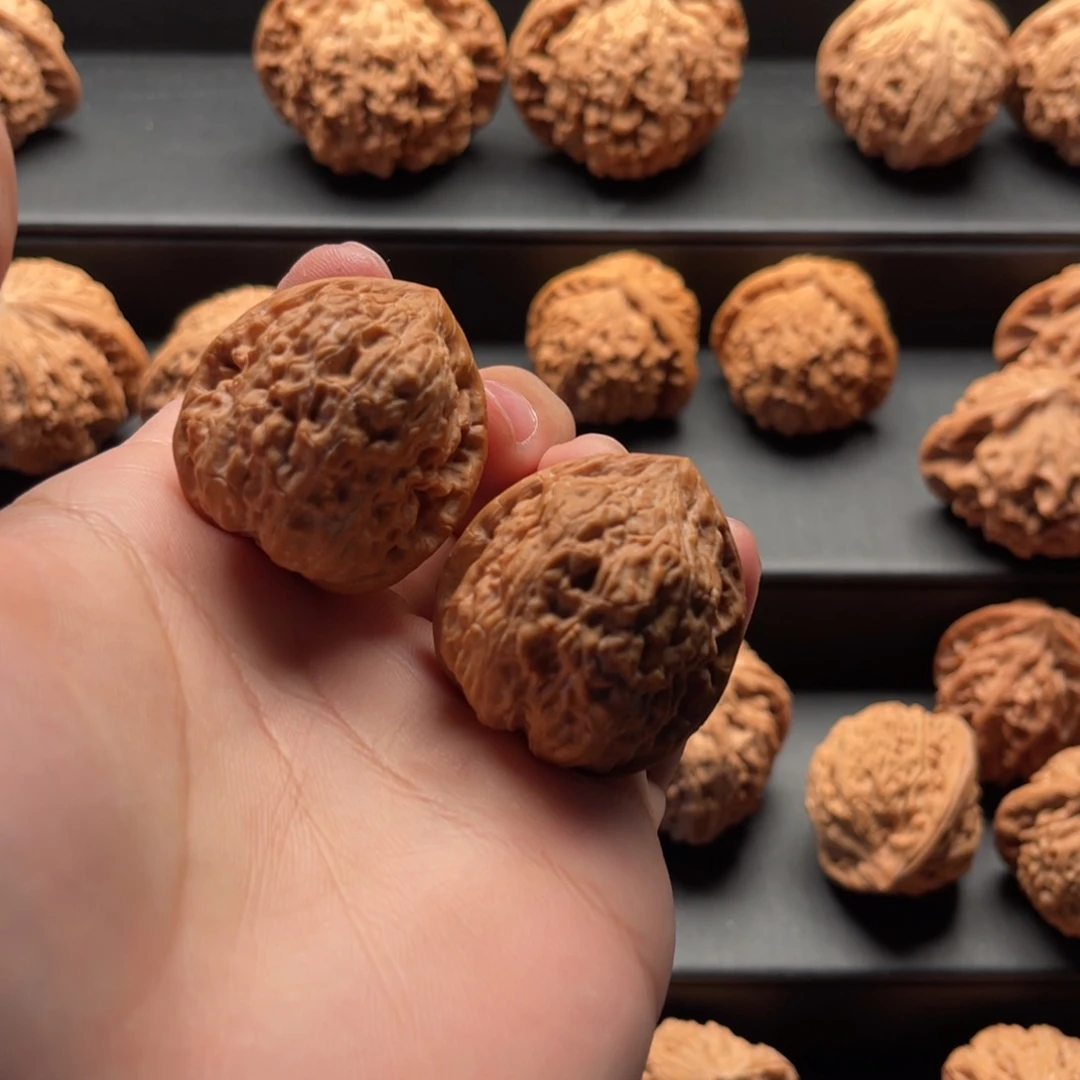 嘎***奥吊坠文玩核桃金钱豹