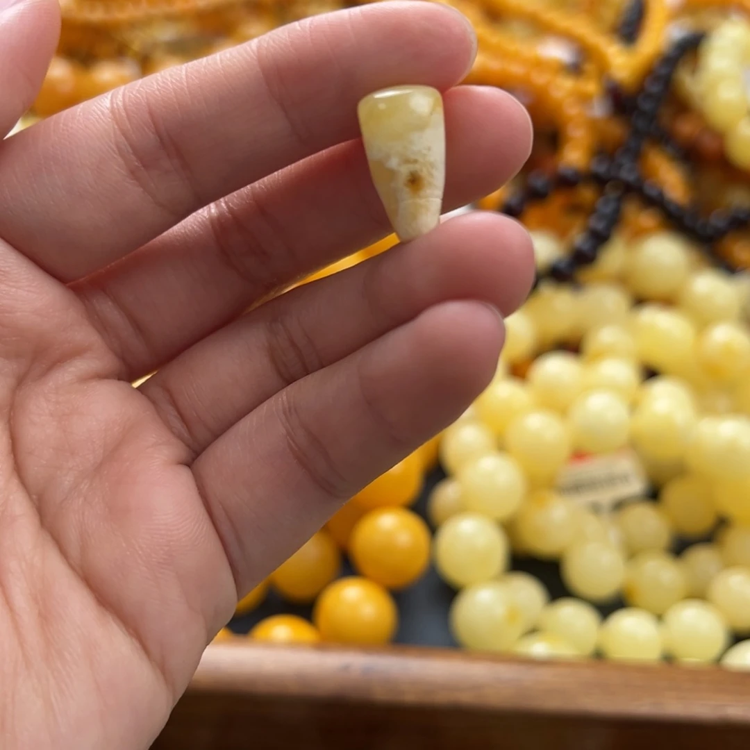 未镶嵌琥珀珠宝奇石