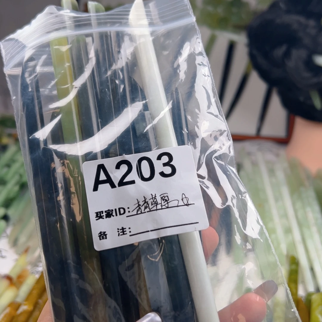 青****未镶嵌蛇纹石玉颈饰