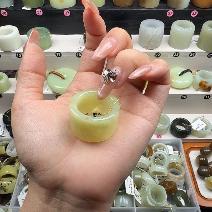 蛇纹石玉未镶嵌戒指内径21