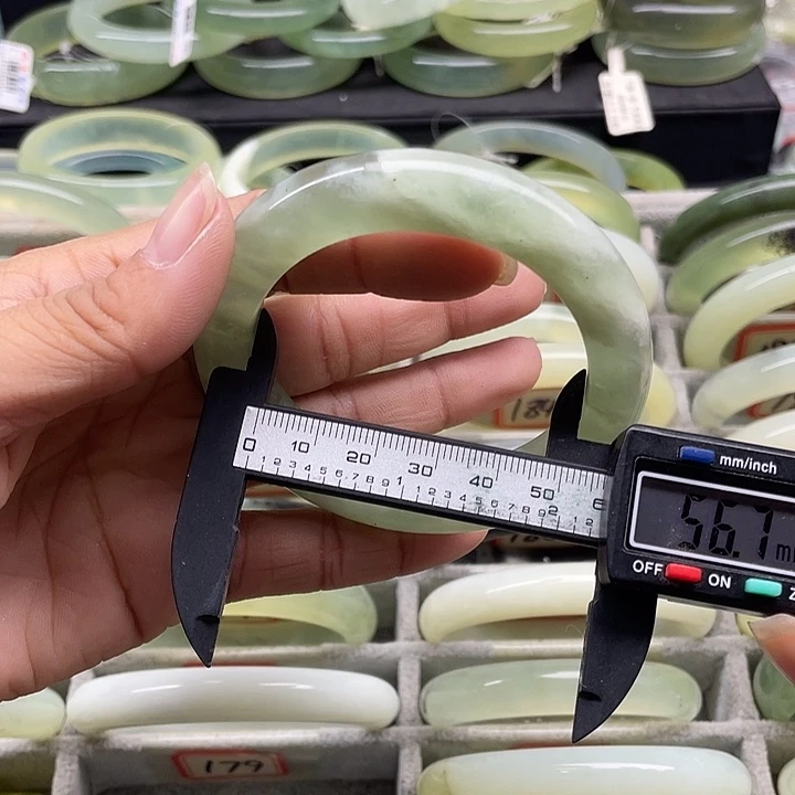 蛇纹石玉未镶嵌手镯179