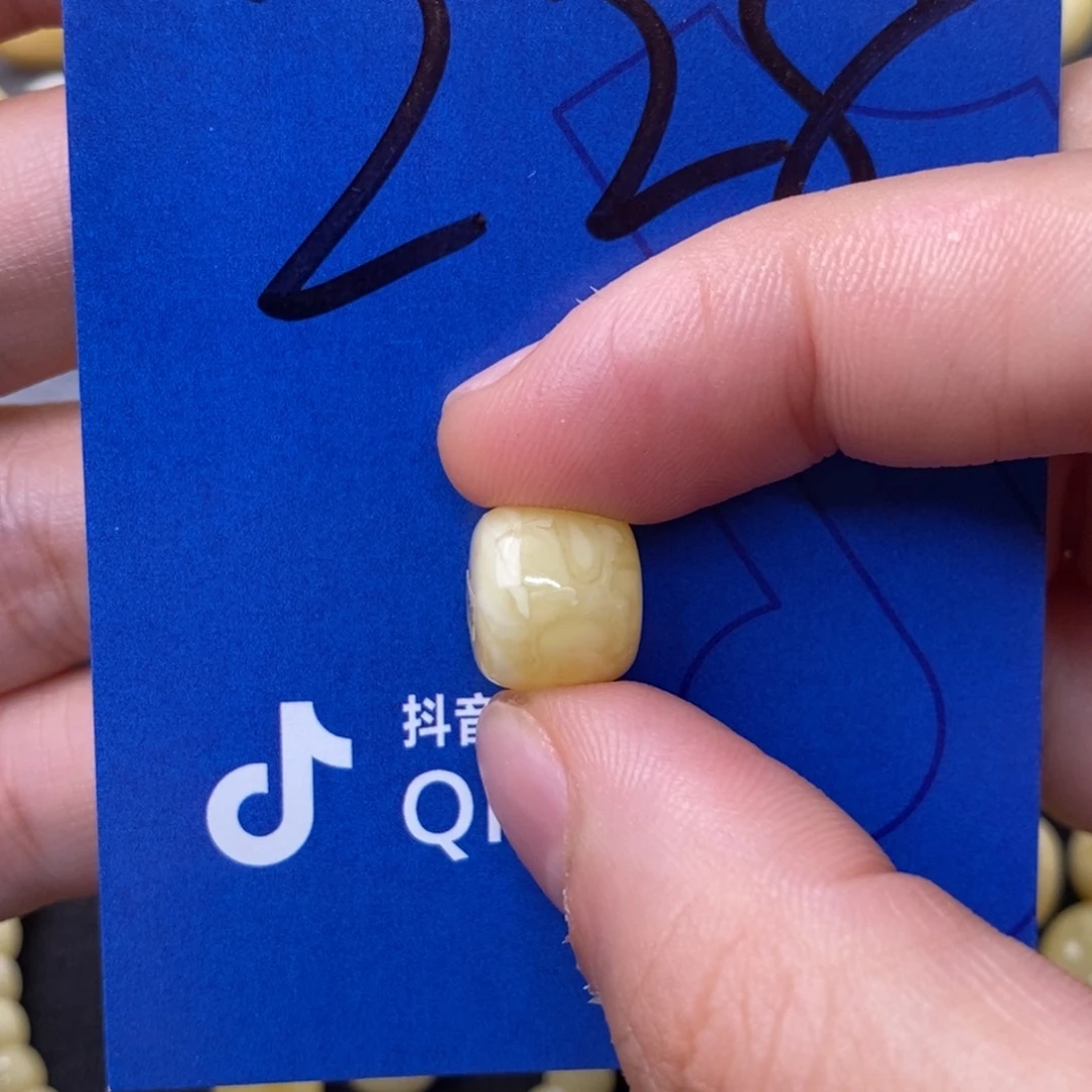 未镶嵌蜜蜡裸石s***n蜜蜡