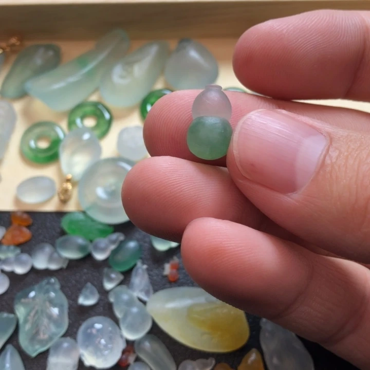 定制翡翠未镶嵌挂件