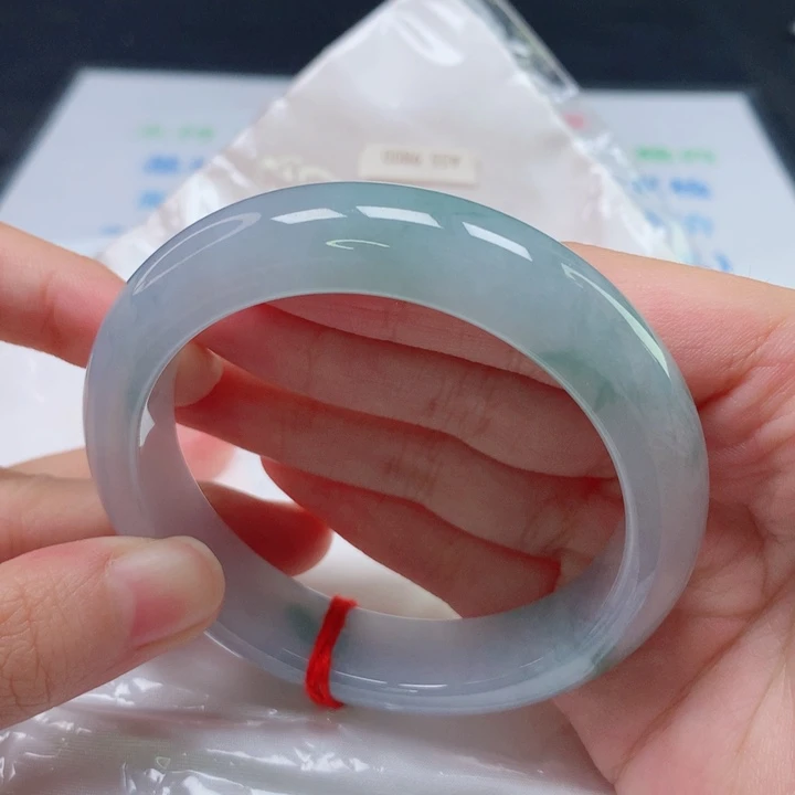 翡翠手镯未镶嵌圈口5556