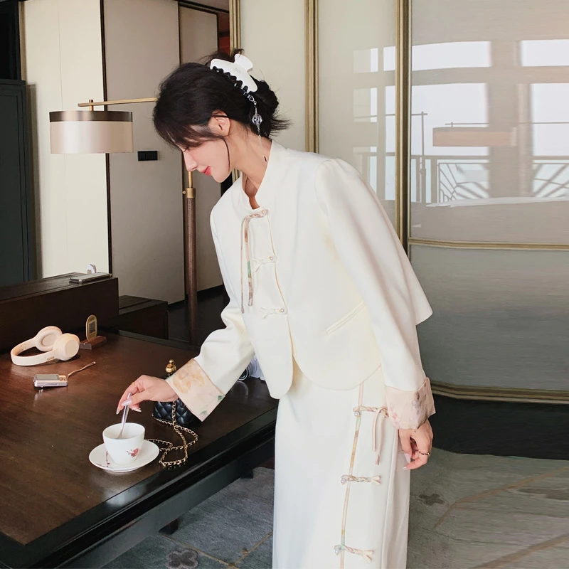 新中式温柔风套装裙女2025春秋新款氛围感气质优雅国风盘扣两件套