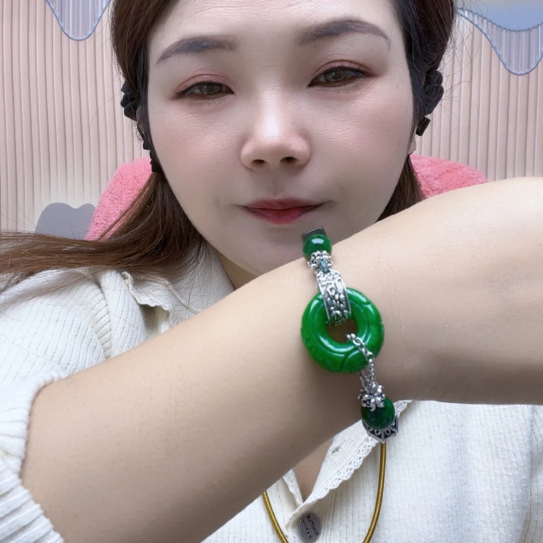 翡翠未镶嵌颈饰手链