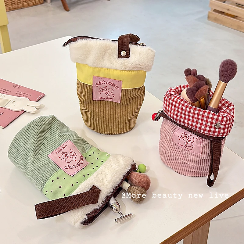 高颜值化妆刷收纳包便携随身2025新款超火立式口红刷子化妆品手袋