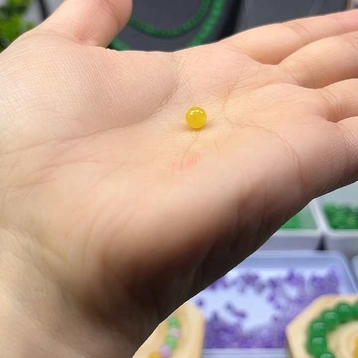 散珠翡翠白***?翡翠散珠，卡5.5