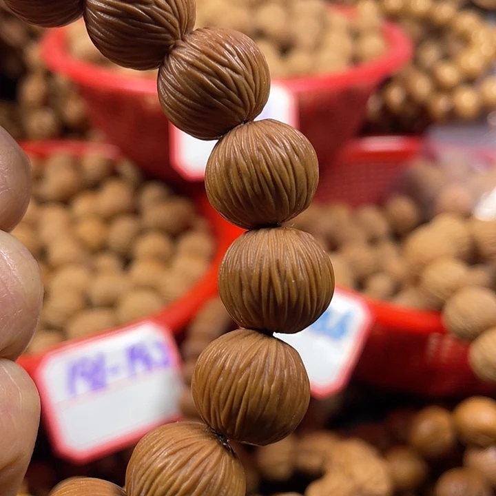 颜***坤猴头核桃手串猴头核桃