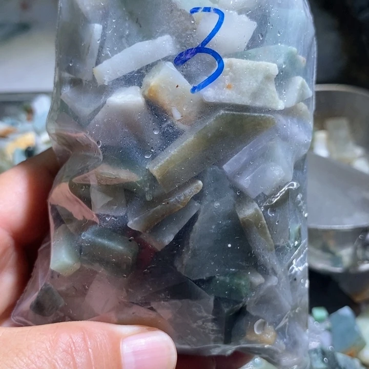 颈饰未镶嵌翡翠鱼缸料3