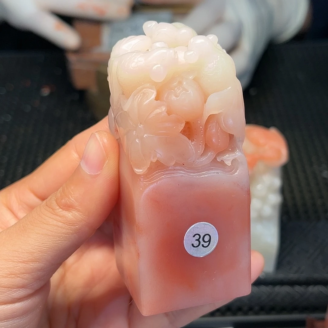 寿山石印石这种现象很明显了很多